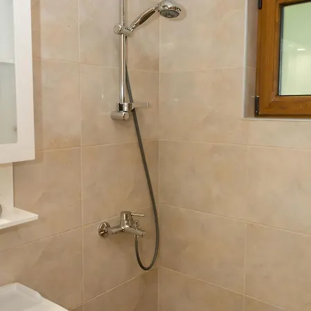 Sea View Escape 5br Luxury With Hot Tub & Free Parking * Балчик