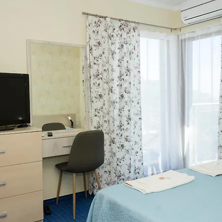 Апартаменти Sea View Escape 5br Luxury With Hot Tub & Free Parking Балчик