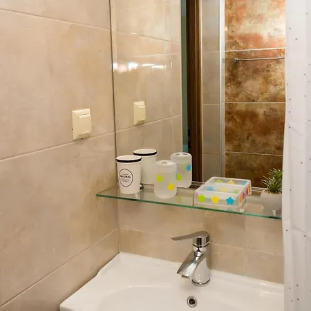 Апартаменти Sea View Escape 5br Luxury With Hot Tub & Free Parking Балчик