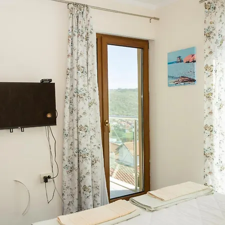 Апартаменти Sea View Escape 5br Luxury With Hot Tub & Free Parking Балчик