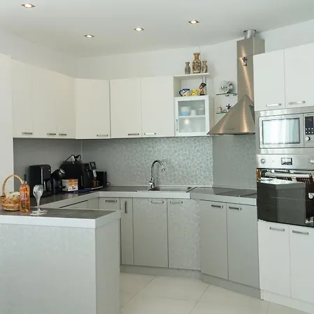 Sea View Escape 5br Luxury With Hot Tub & Free Parking * Балчик