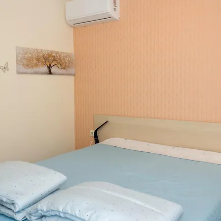 Апартаменти Sea View Escape 5br Luxury With Hot Tub & Free Parking