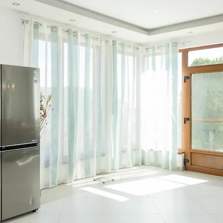 Sea View Escape 5br Luxury With Hot Tub & Free Parking Апартаменти Балчик