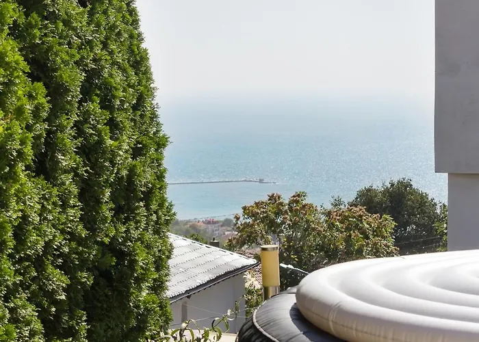 Sea View Escape 5br Luxury With Hot Tub & Free Parking