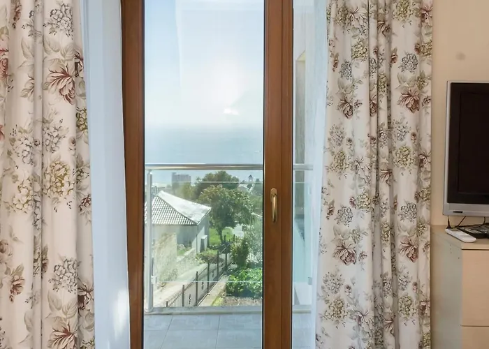 Sea View Escape 5br Luxury With Hot Tub & Free Parking * Balchik