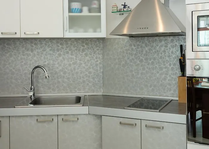 Sea View Escape 5br Luxury With Hot Tub & Free Parking