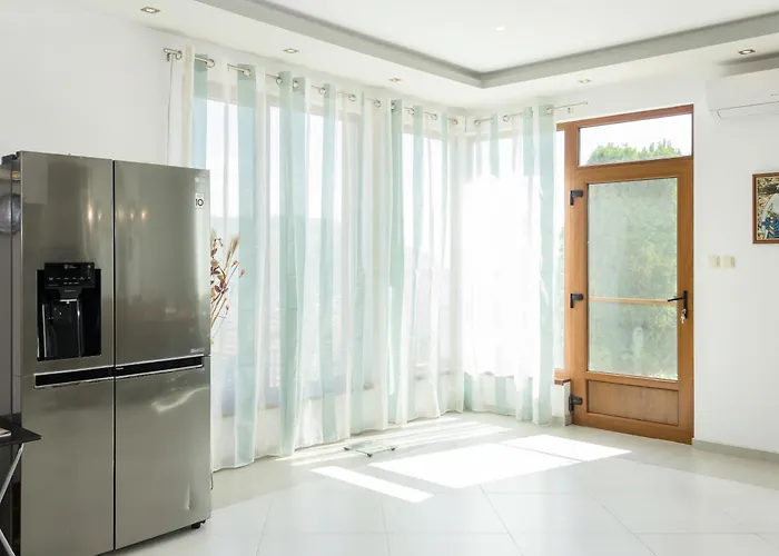 Sea View Escape 5br Luxury With Hot Tub & Free Parking Appartamento Balchik