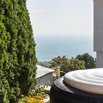 Sea View Escape 5br Luxury With Hot Tub & Free Parking