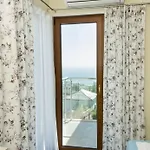 Sea View Escape 5br Luxury With Hot Tub & Free Parking Apartment Balchik