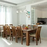 Sea View Escape 5br Luxury With Hot Tub & Free Parking Apartment Balchik