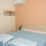 Apartment Sea View Escape 5br Luxury With Hot Tub & Free Parking