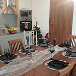 Apartment Sea View Escape 5br Luxury With Hot Tub & Free Parking