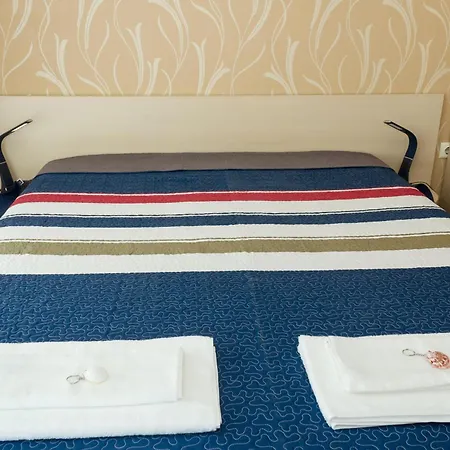 Sea View Escape 5br Luxury With Hot Tub & Free Parking Apartment Balchik