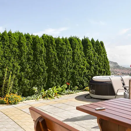 Apartment Sea View Escape 5br Luxury With Hot Tub & Free Parking Balchik