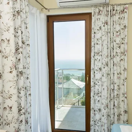 Sea View Escape 5br Luxury With Hot Tub & Free Parking Apartment Balchik