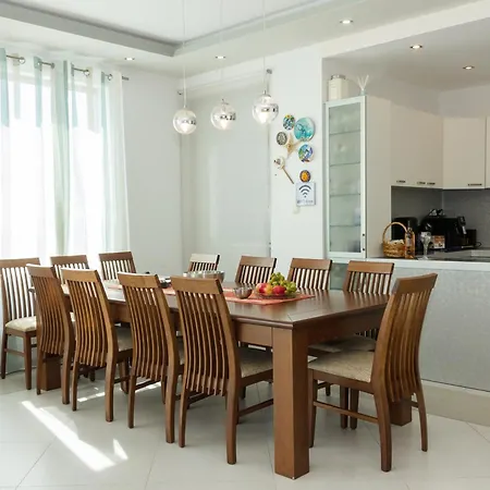 Sea View Escape 5br Luxury With Hot Tub & Free Parking Apartment Balchik