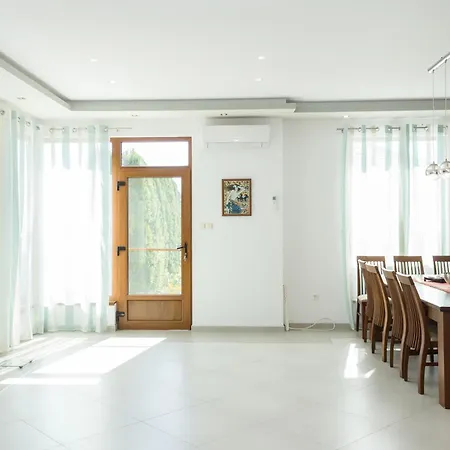 Sea View Escape 5br Luxury With Hot Tub & Free Parking