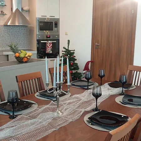 Apartment Sea View Escape 5br Luxury With Hot Tub & Free Parking