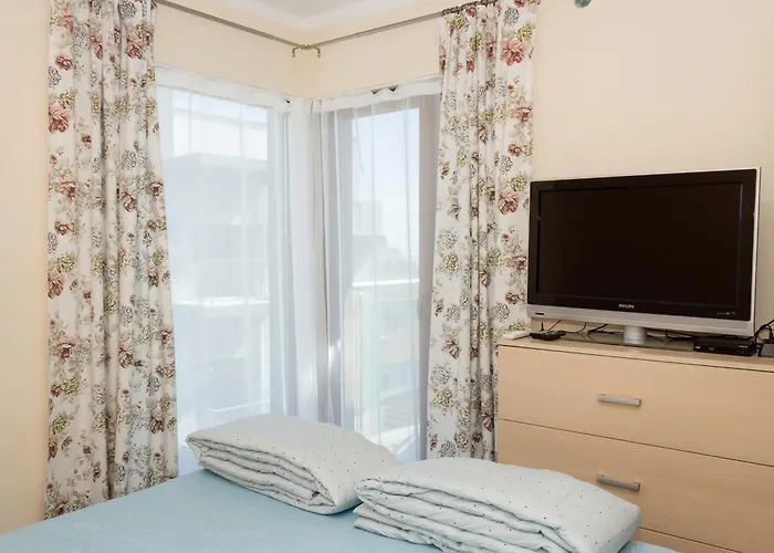 Sea View Escape 5br Luxury With Hot Tub & Free Parking Apartment