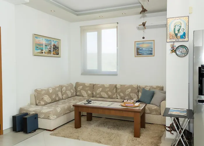 Sea View Escape 5br Luxury With Hot Tub & Free Parking Apartment