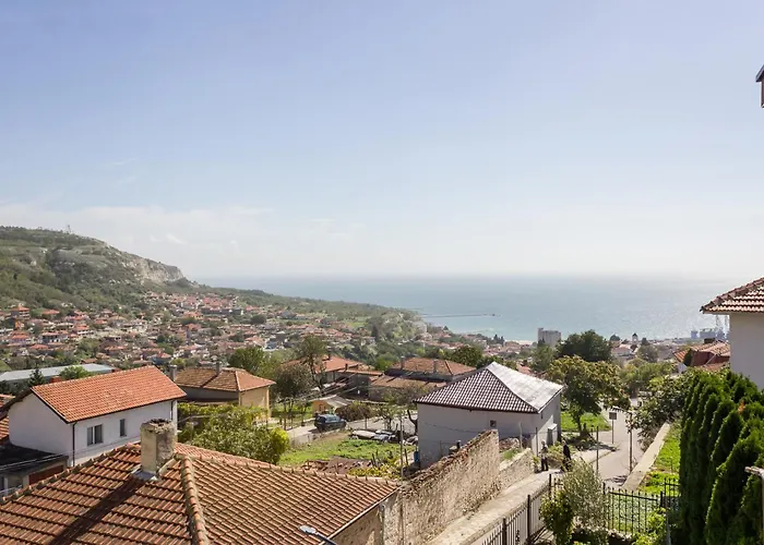 Apartment Sea View Escape 5br Luxury With Hot Tub & Free Parking