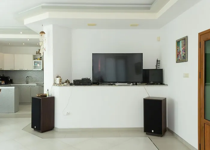 Sea View Escape 5br Luxury With Hot Tub & Free Parking Apartment