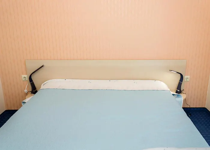 Apartment Sea View Escape 5br Luxury With Hot Tub & Free Parking