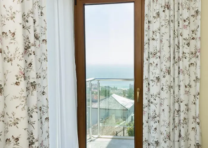 Sea View Escape 5br Luxury With Hot Tub & Free Parking Apartment Balchik