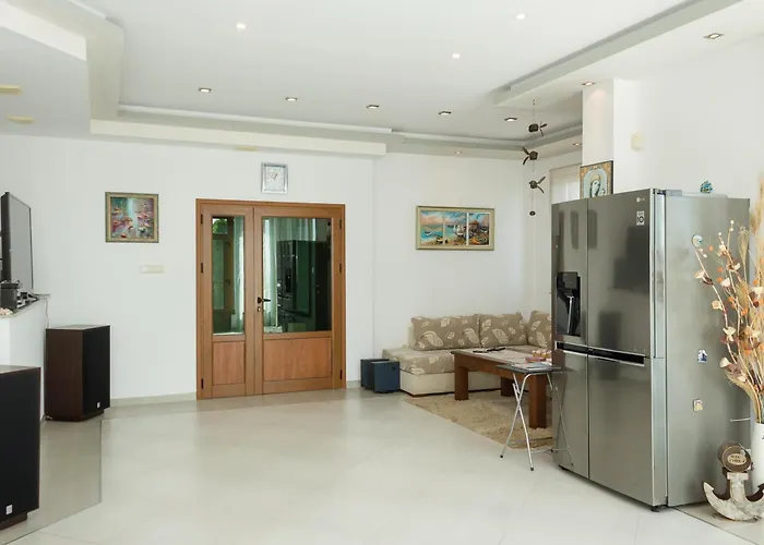 Sea View Escape 5br Luxury With Hot Tub & Free Parking Balchik