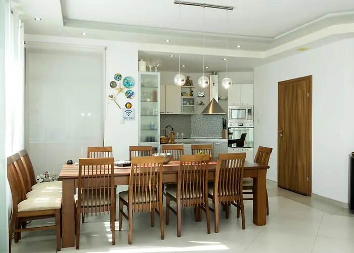 Apartment Sea View Escape 5br Luxury With Hot Tub & Free Parking