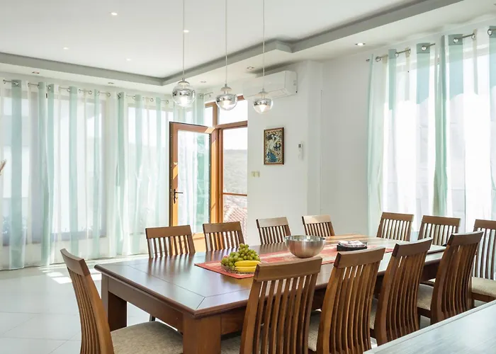 Apartment Sea View Escape 5br Luxury With Hot Tub & Free Parking Balchik