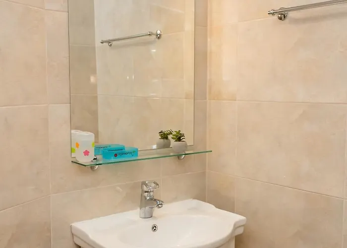 Apartment Sea View Escape 5br Luxury With Hot Tub & Free Parking